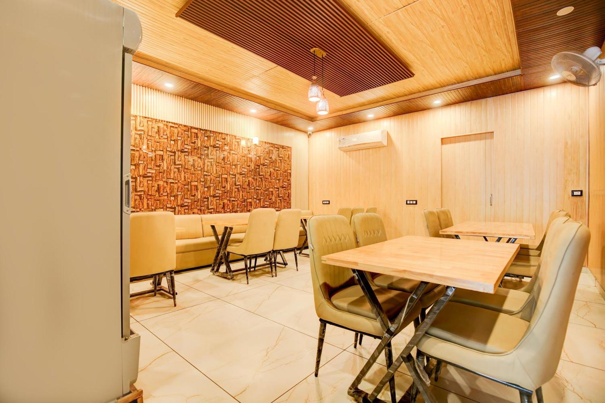 Hotel O Platinum Zirakpur Exterior photo